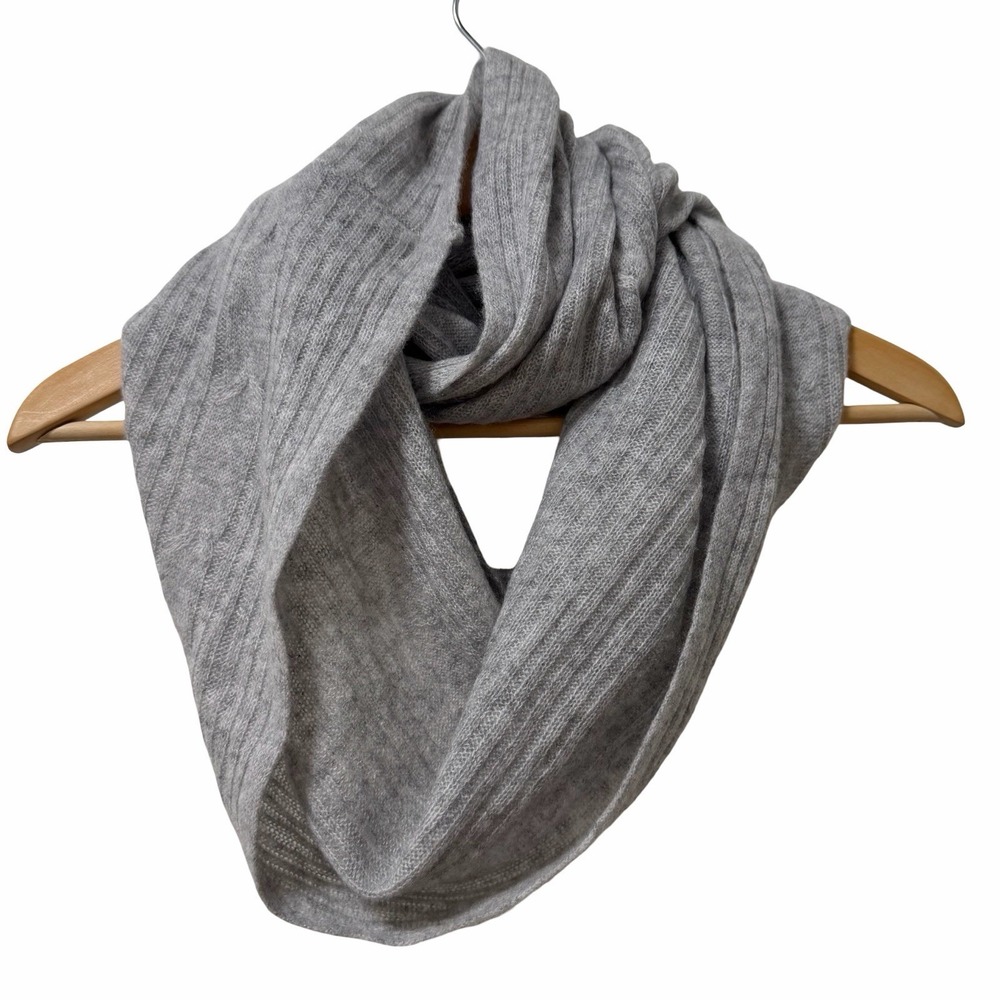 Martha Steward 2-Ply 100% Cashmere Ribbed Knit Infinity Scarf in Light Gray